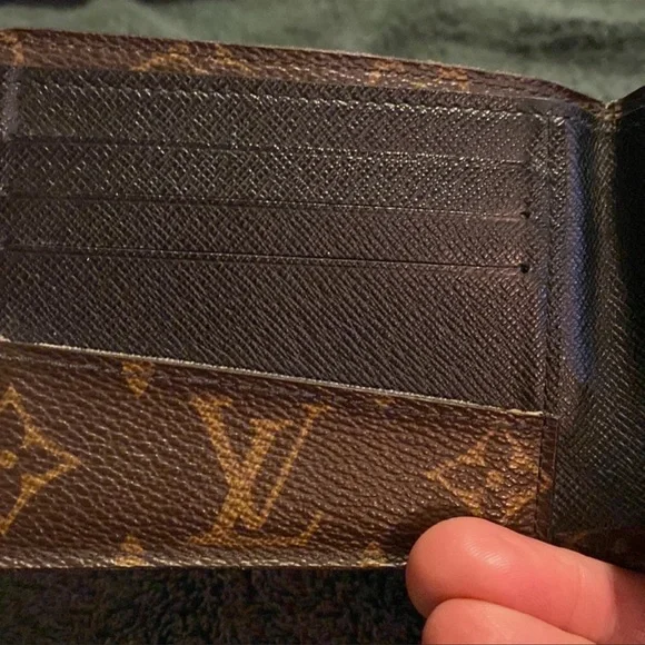 COPY - Authentic Louis Vuitton in excellent used condition
